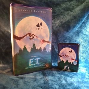 E.T. V.H.S. & E.T. in Mini VHS Box Figurine